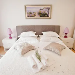 Satureja Montana Apartment