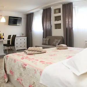 Mirakul Apartment