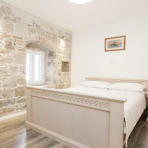 Stone Varos Appartement